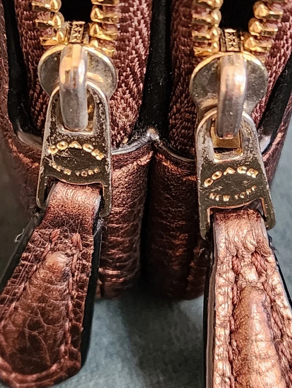 COACH Pebbled Leather Double Corner Zip Bag Bronze/Brown WristletThis is a lit